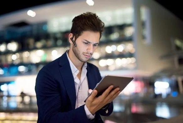 Man wearing movio MINC01 Earphone