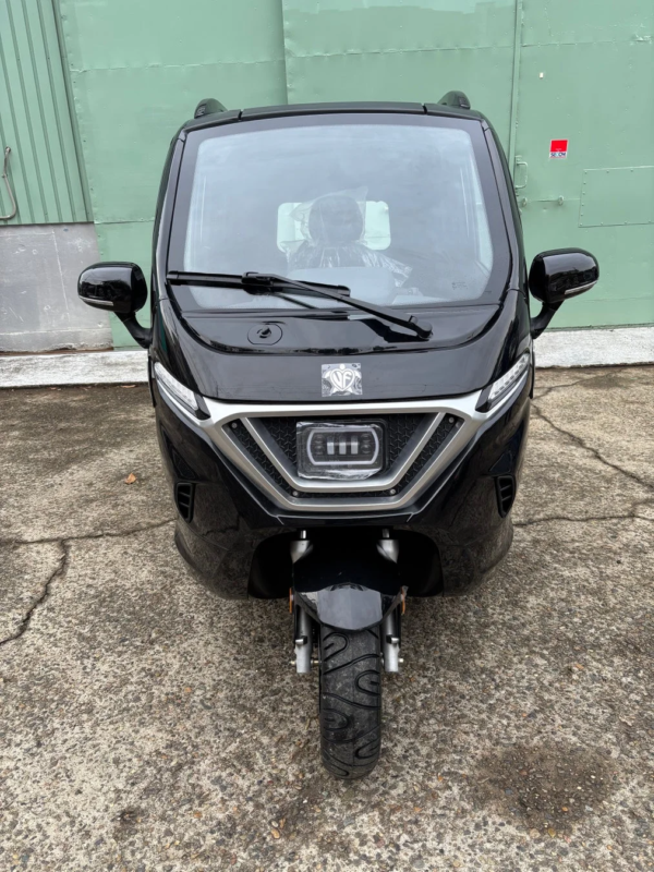 Black Urban Triker front view