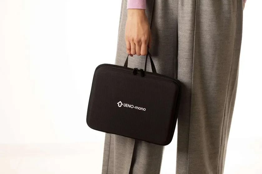 Exterior view of the carrying case