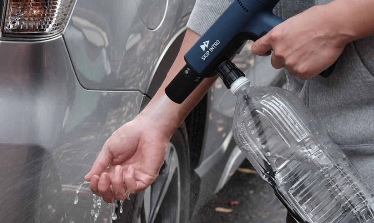 Car washing with pet bottle