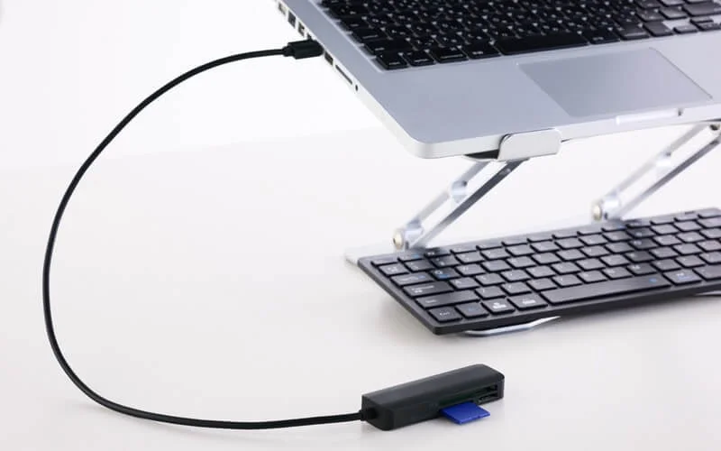 Laptop with card reader and external keyboard