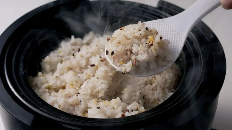 Cooked mixed grain rice in the pot