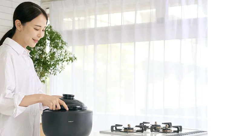 Woman closing the lid of the rice cooker