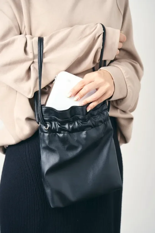 KABENI PRO2 fits snugly into a handbag