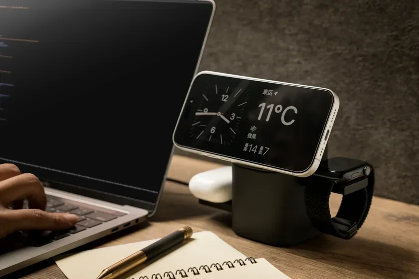 Desktop image with charger