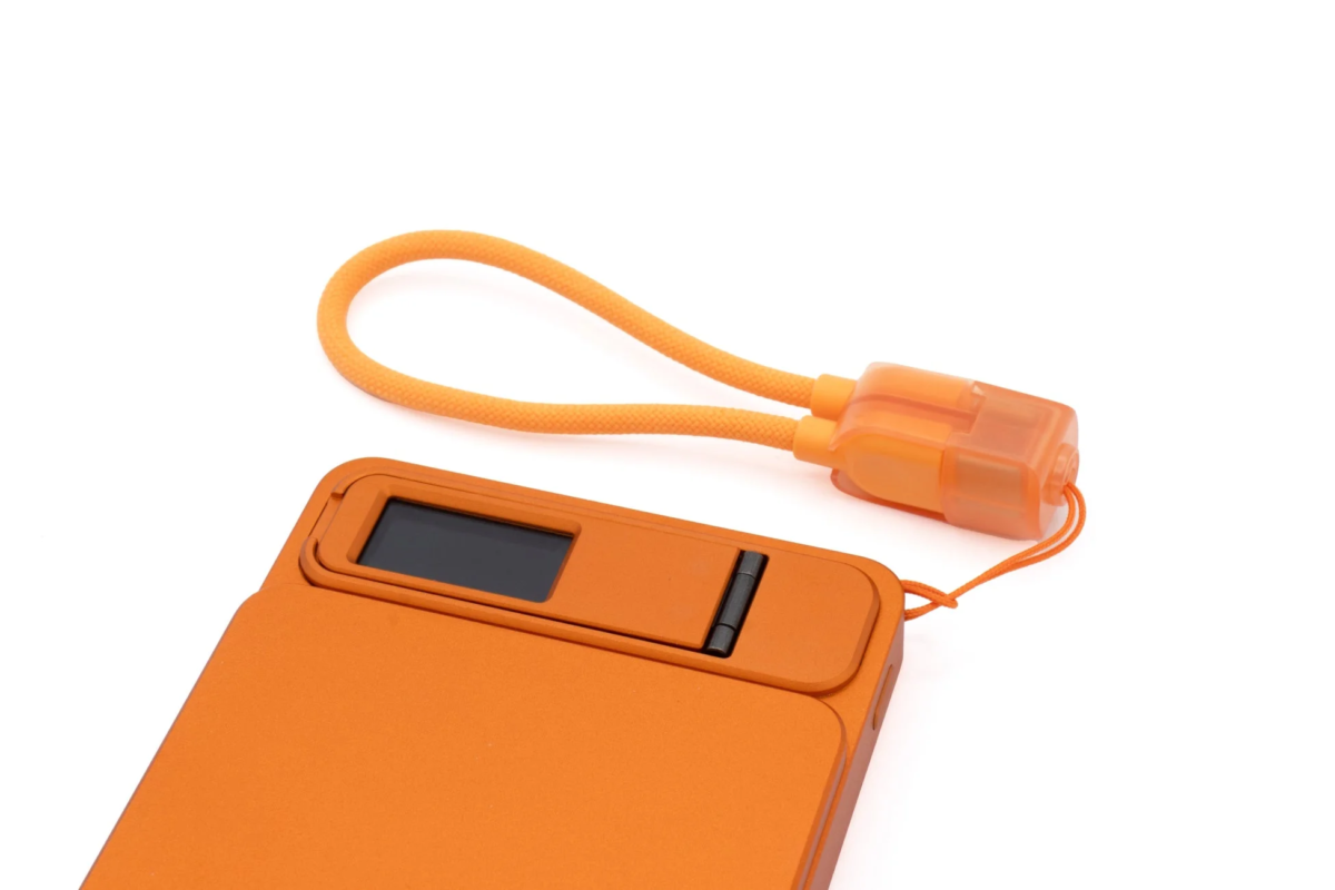 Element Metal Power Bank 8000 with USB strap