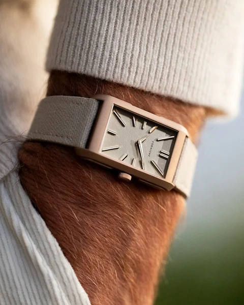 Visionnaire RoseGold Sand on wrist