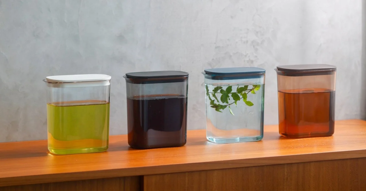 Four pitchers in different colors