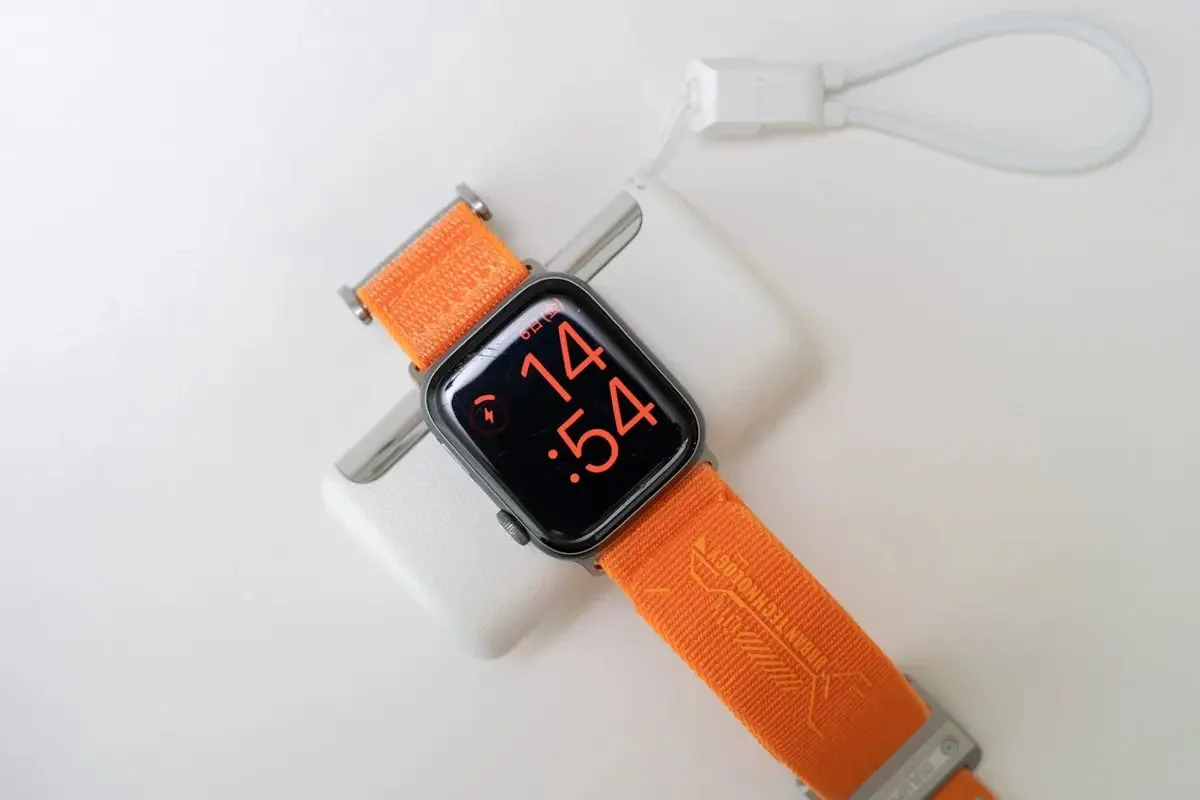 Apple Watch charging with RORRY D5-10000