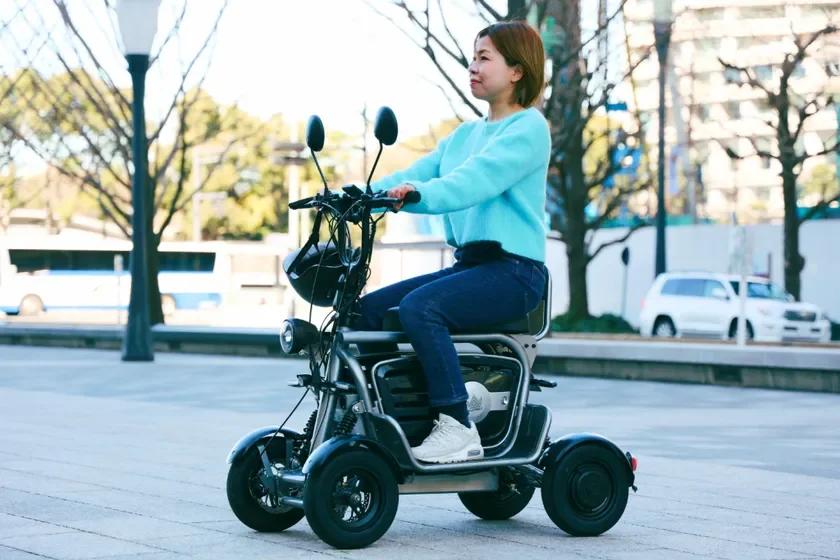 Woman riding ELEMOs4 REBORN