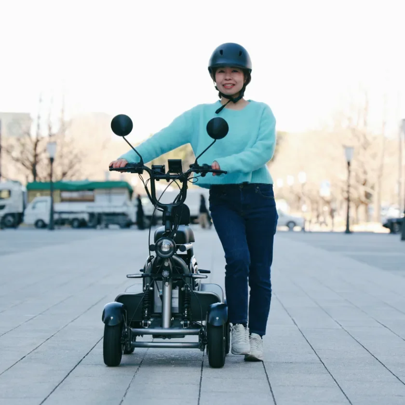 Woman pushing ELEMOs4 REBORN