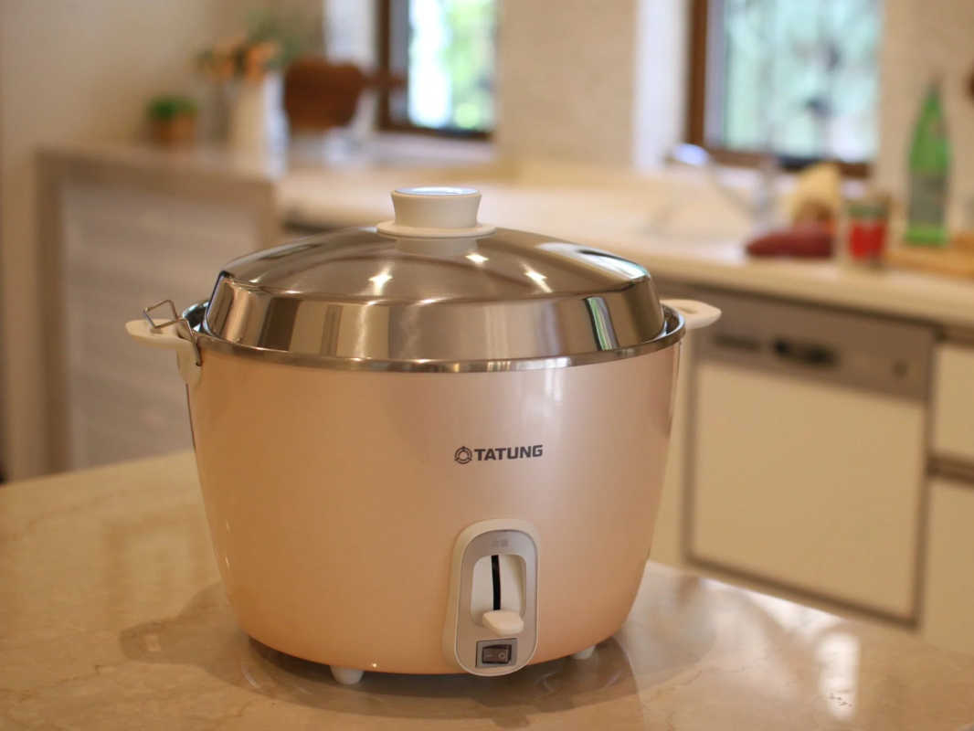 Vanilla Pink Tatung Electric Pot