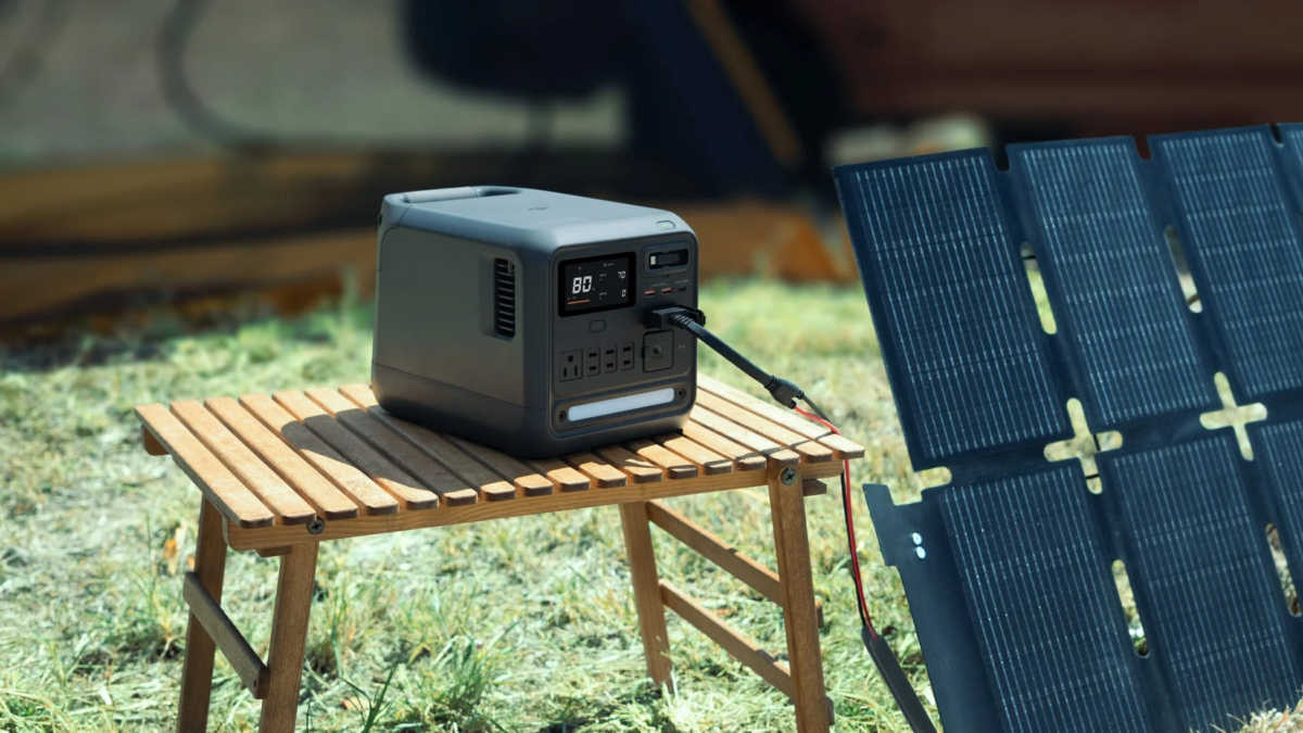 DJI Power 1000 Mini with Solar Panel