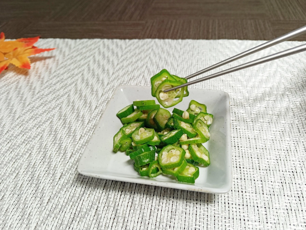 Okra being picked up with chopsticks