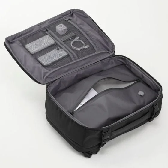 Internal organization of backpack