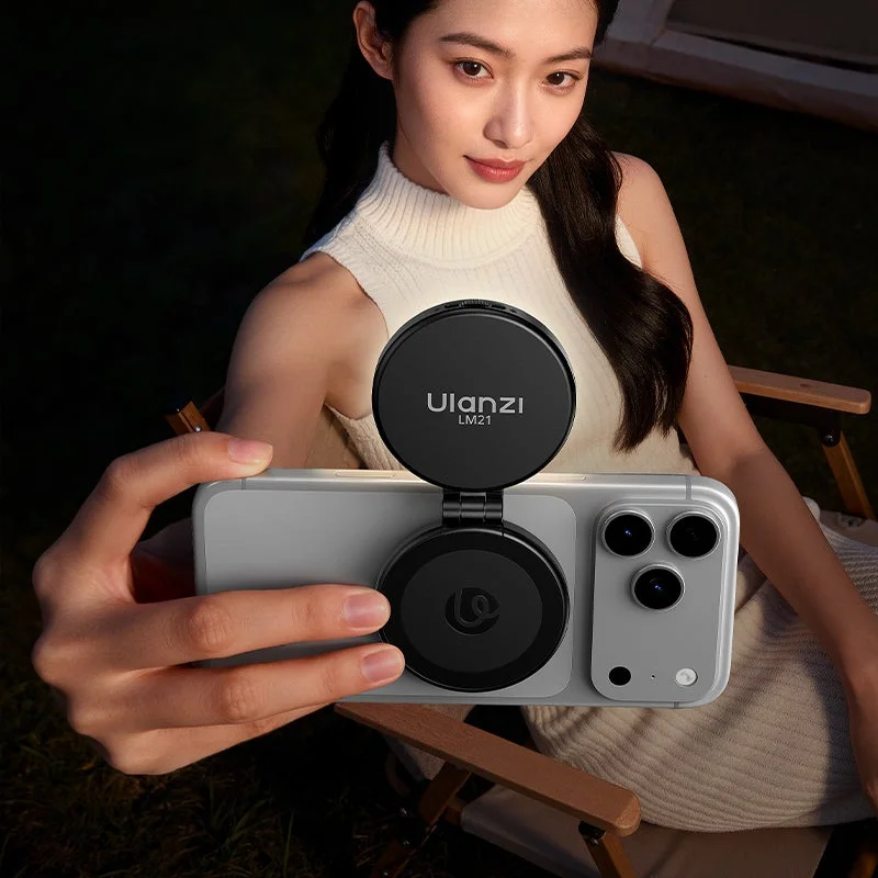 Woman taking selfie with Ulanzi GL01 light