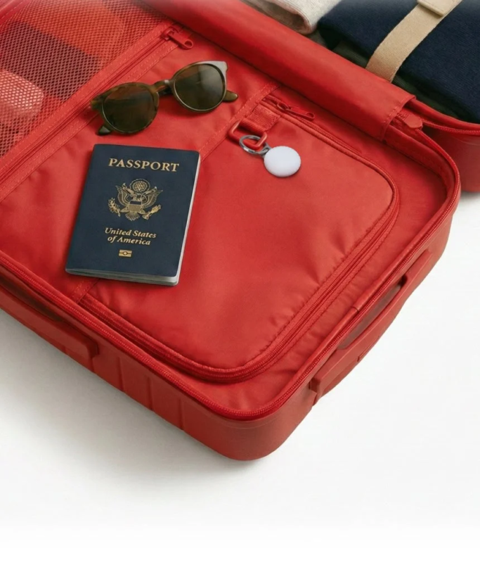 Passport and luggage with Tag.O