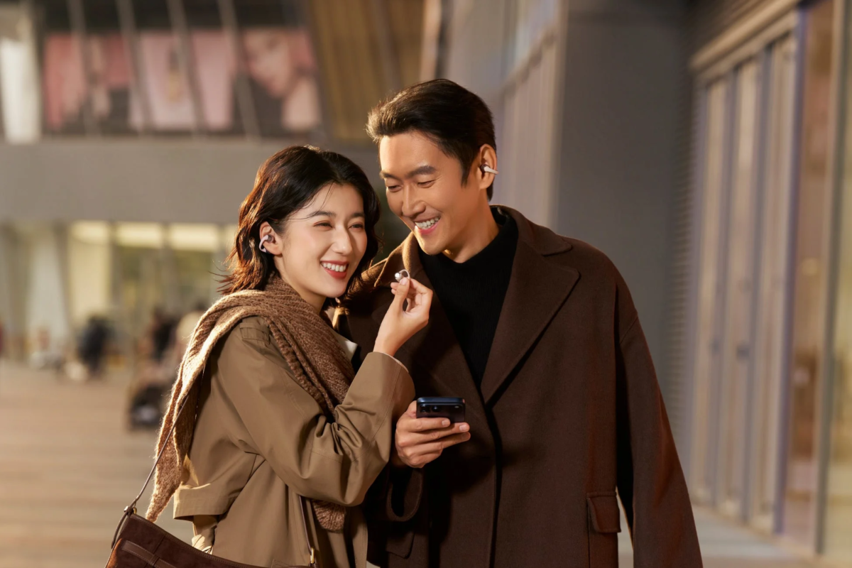 Couple enjoying music with OpenDots ONE