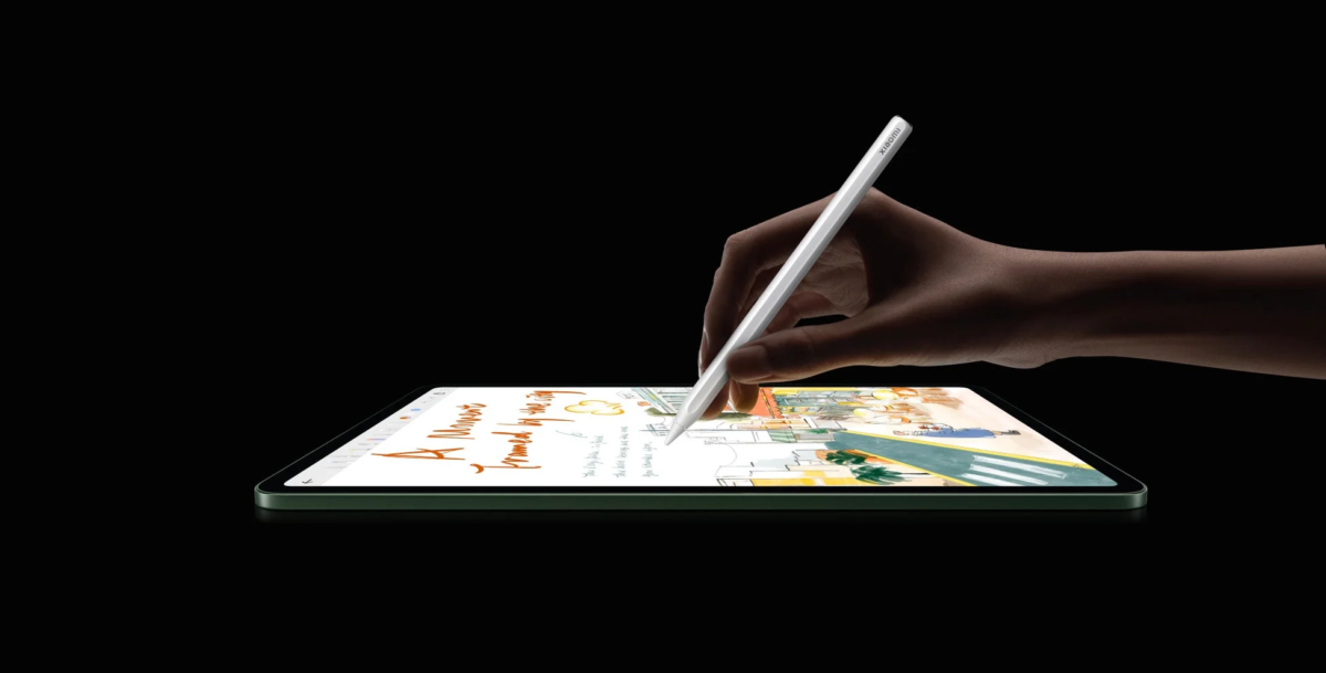 Hand drawing on tablet with pen