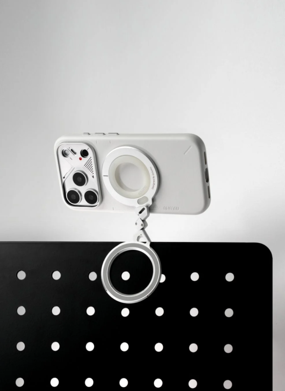 Double-sided magnetic attachment