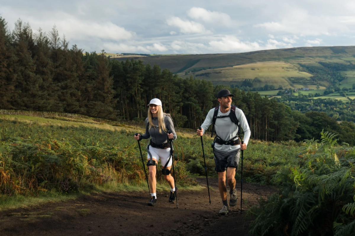 Couple hiking with Hypershell X Ultra
