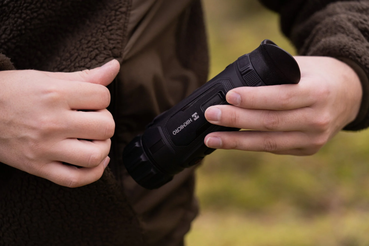 HIKMICRO LYNX 3.0 in hand