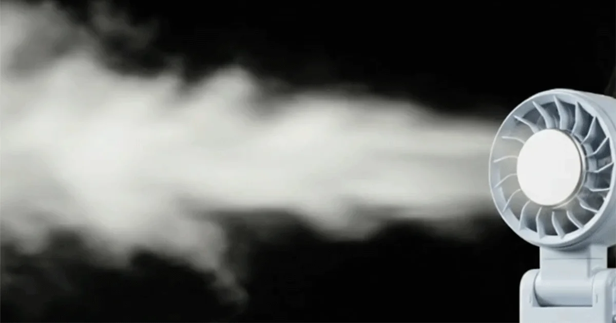 Fan with mist/smoke