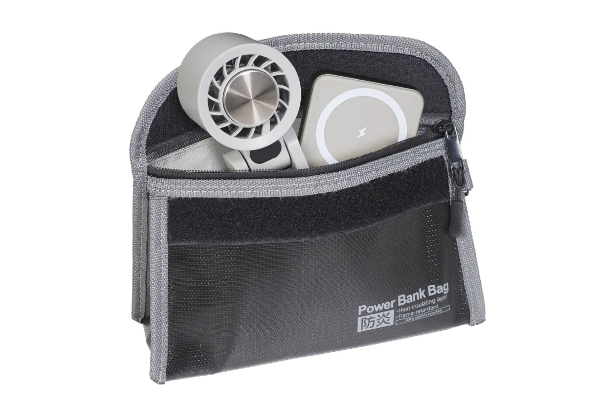 Bag with fan and charger