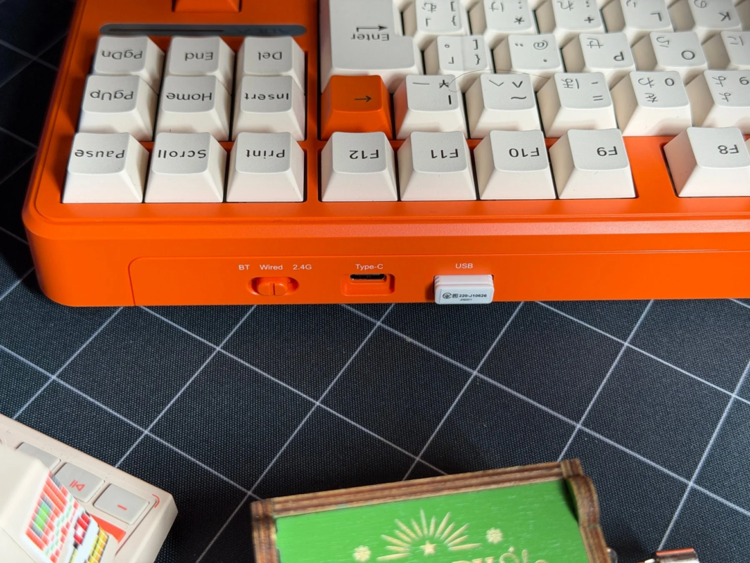 AULA F87 connectivity options