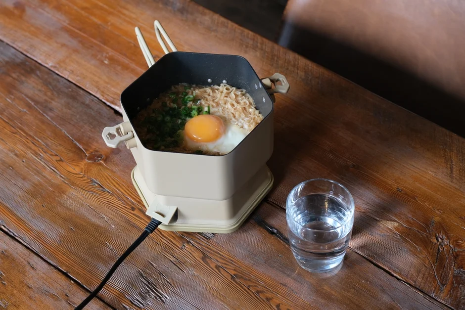 Instant noodles cooking in the PowerArQ DuoPot