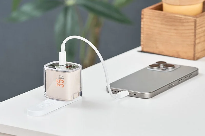 Smartphone charging with GaN 35W charger