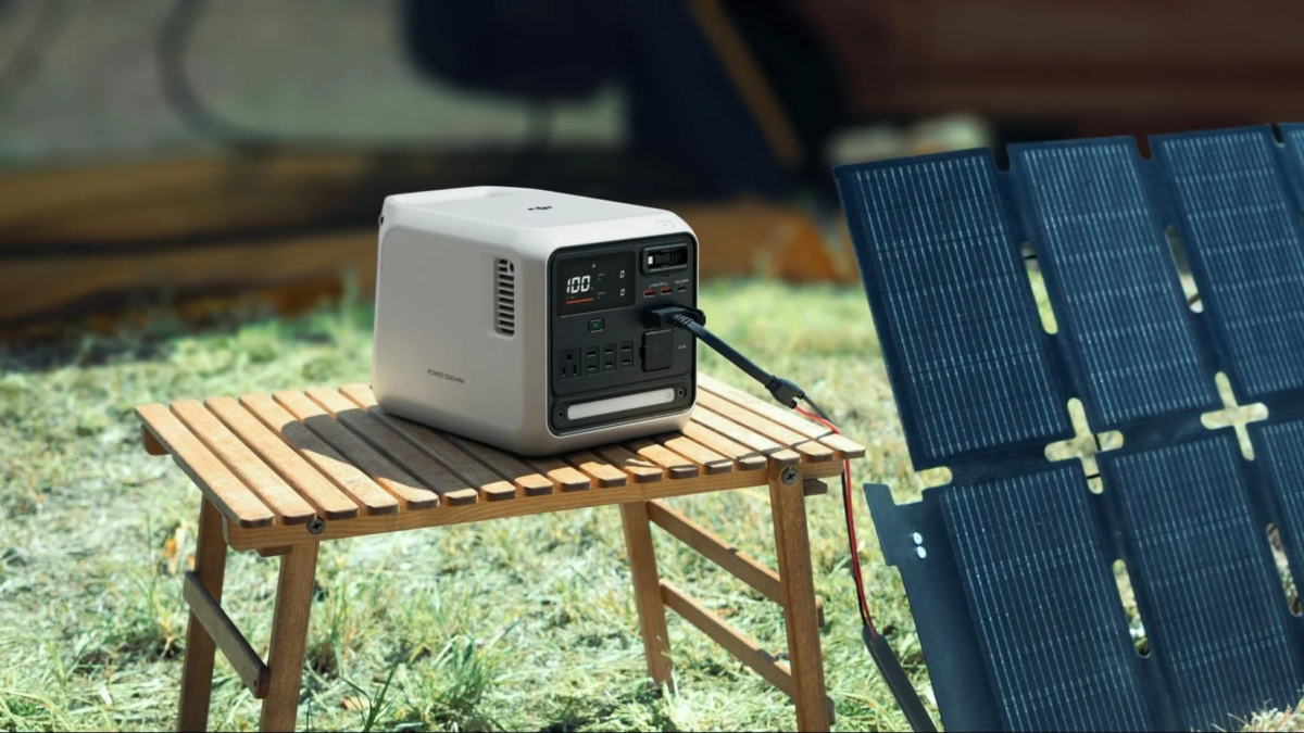 DJI Power 1000 Mini with solar panel