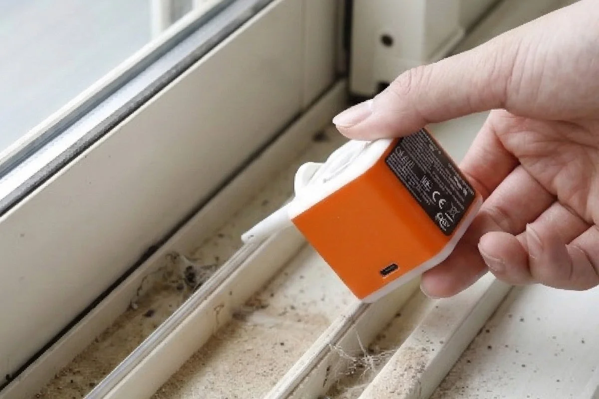 Window sill cleaning