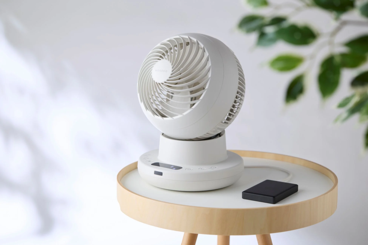 WOOZOO 360 i on side table