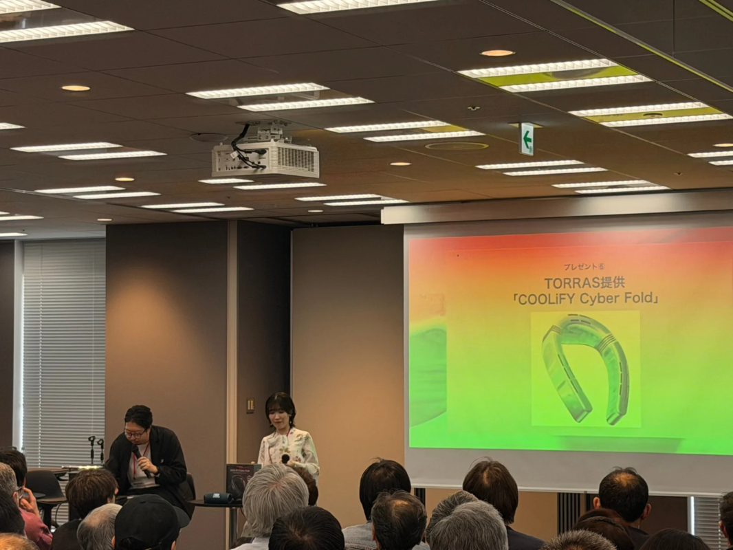 Presentation on TORRAS COOLIFY Cyber Fold at Mac Fan Fes