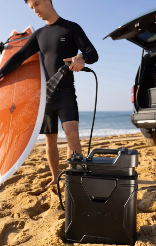 Surfer cleaning board