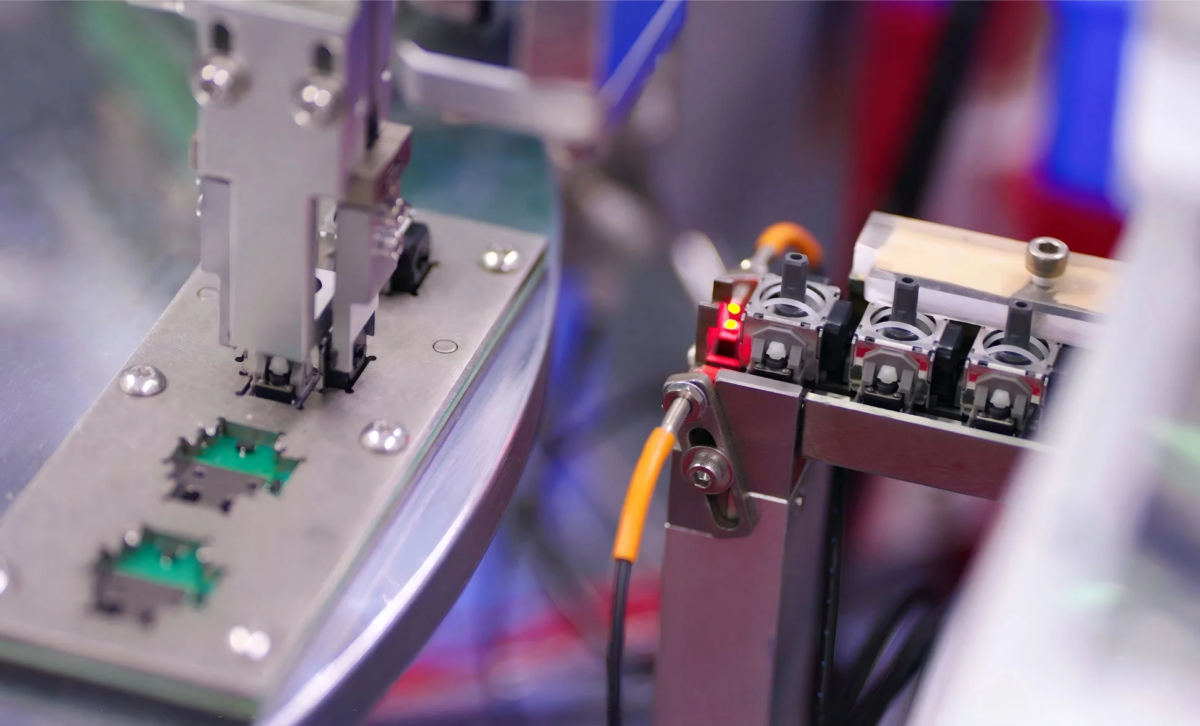 Robotic assembly of electronic components