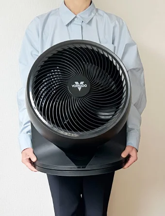 Size comparison with a person (model height: 157cm)