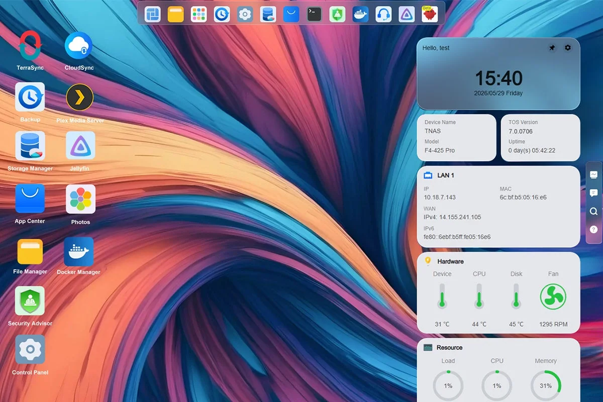NAS desktop with system information and application icons