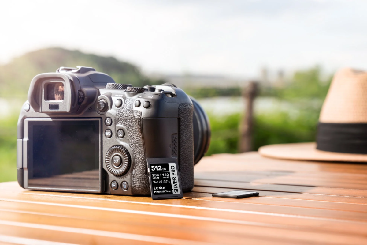 Mirrorless camera with Lexar SILVER PRO SD card