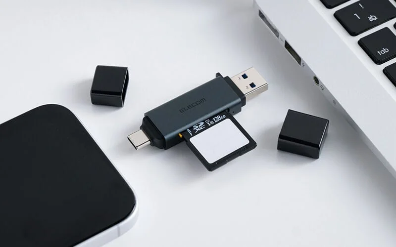 Memory Card Reader Connected to Devices