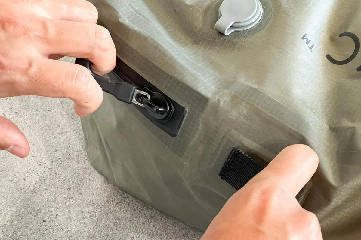Waterproof zipper on EZY Compression Bag