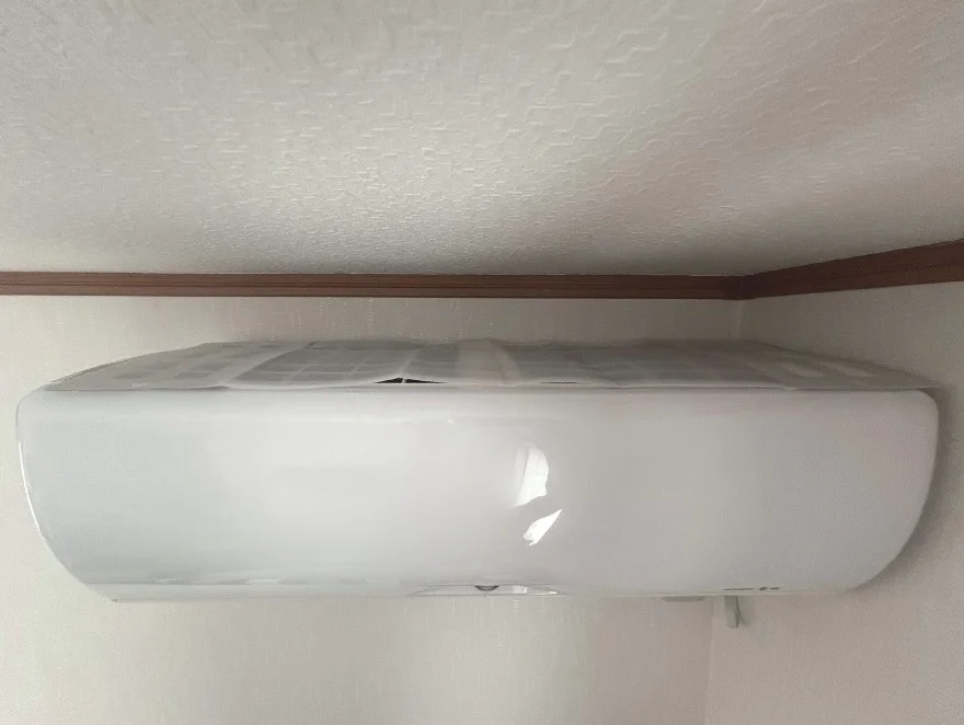 Air conditioner with filter installed