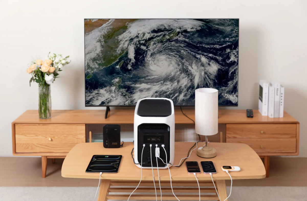 Multiple devices charging from EcoFlow DELTA 3 Max during a weather alert