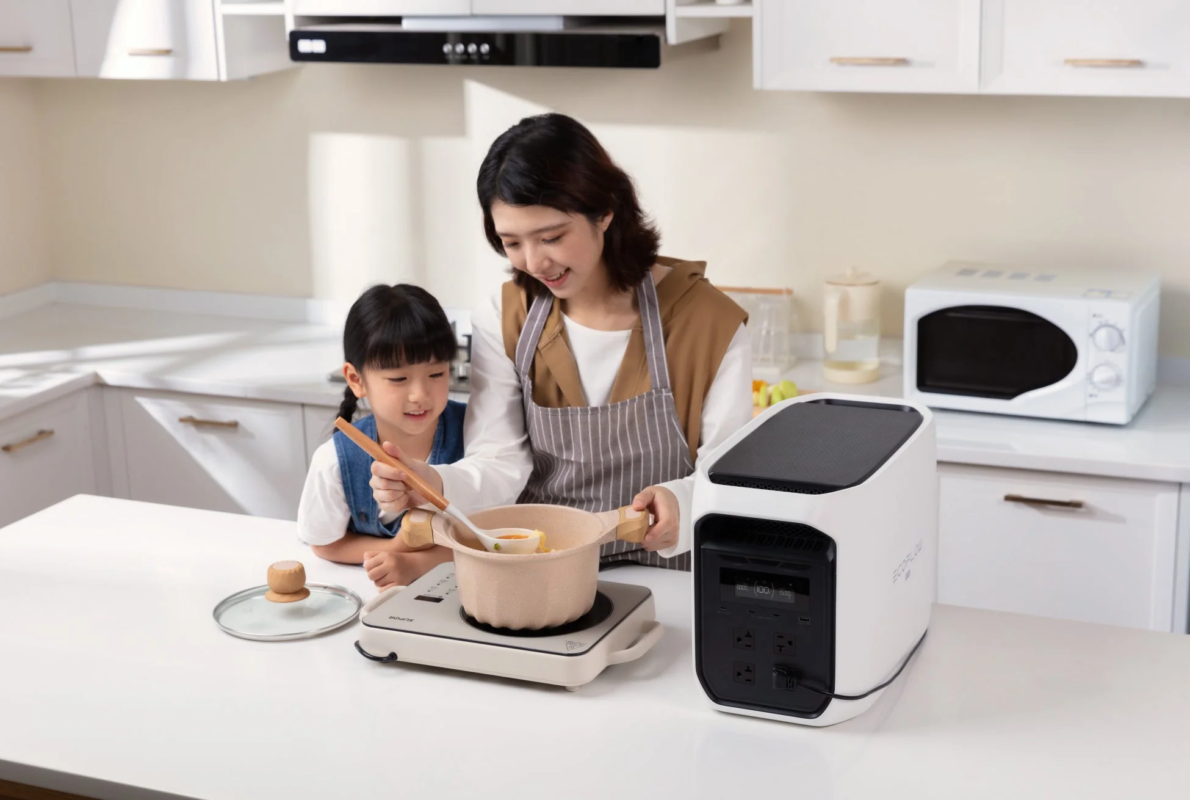 Family cooking with EcoFlow DELTA 3 Max