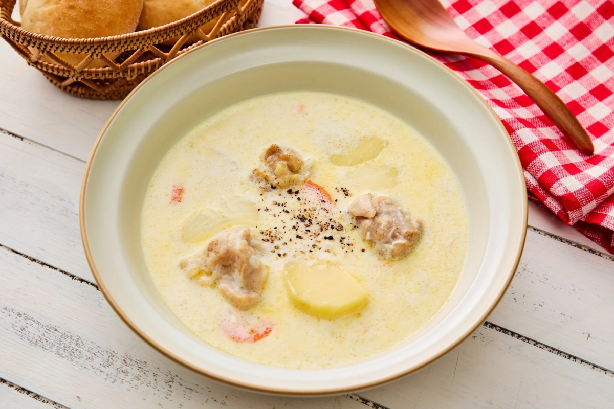 Bowl of cream stew with chicken and potatoes