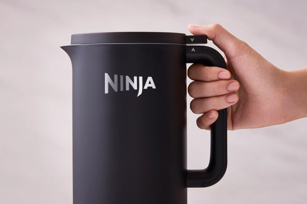 Hand holding the Ninja Soupi by its handle