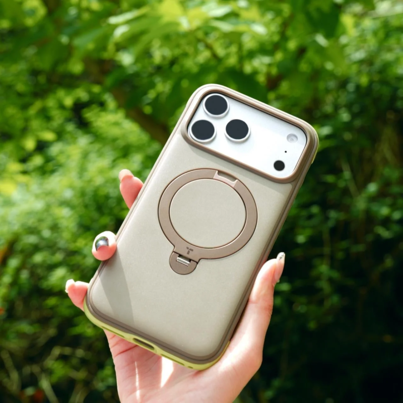 Woman holding iPhone with Ostand Q3 Rugg case