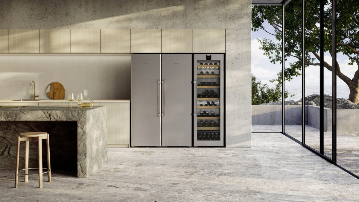 Modern Kitchen with Freestanding Appliances