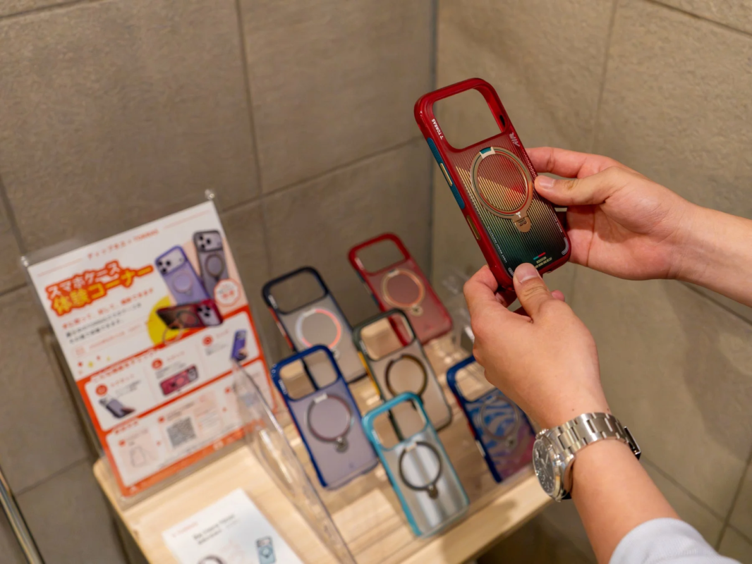 Smartphone Case Experience Corner